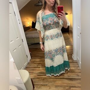 Vintage Hippie 1960's Floral & Lace Print Sleeve Crochet Hem Maxi